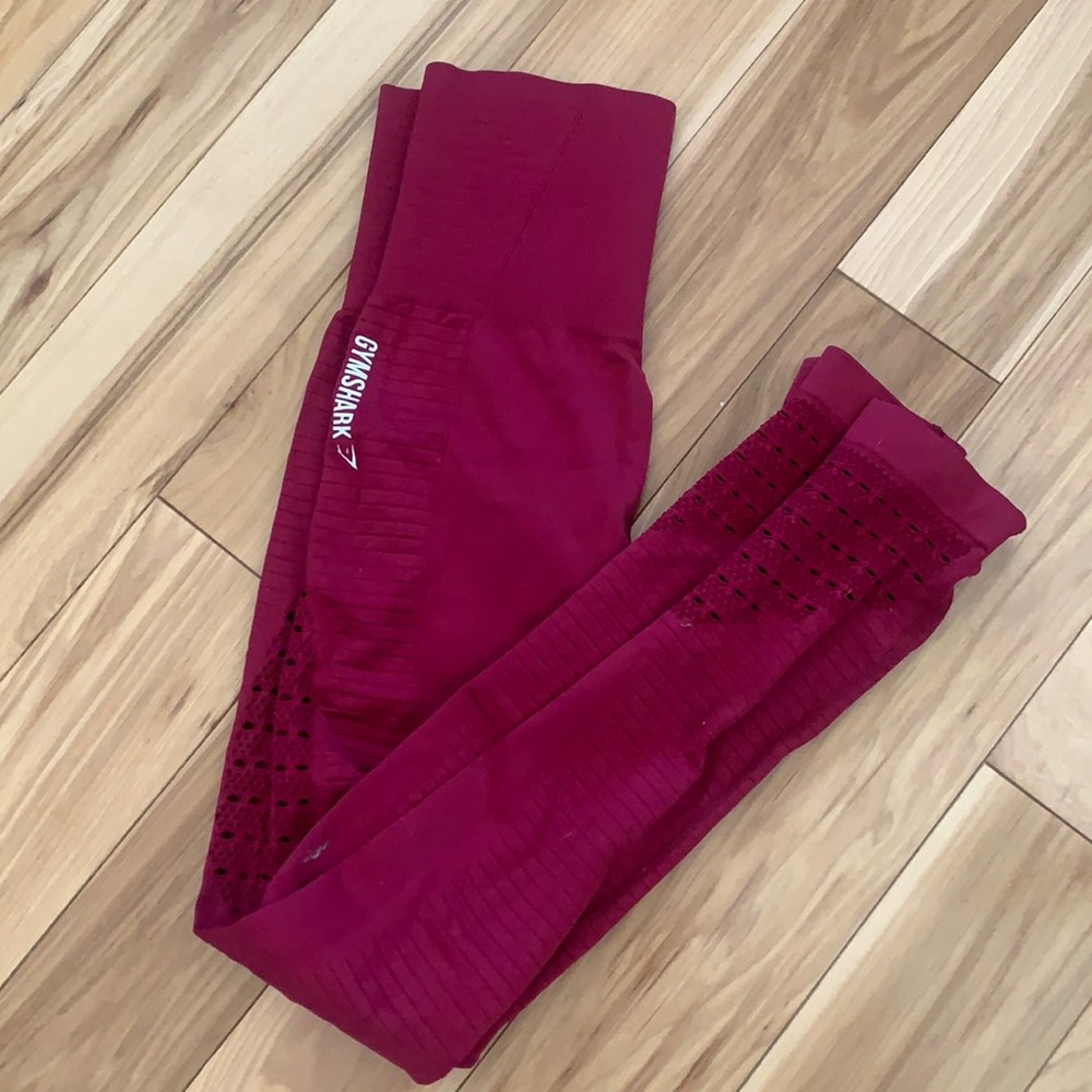 Gym shark leggings